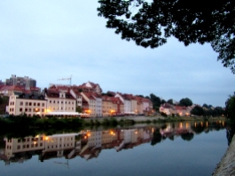 Seară de august pe malul râului Neiße